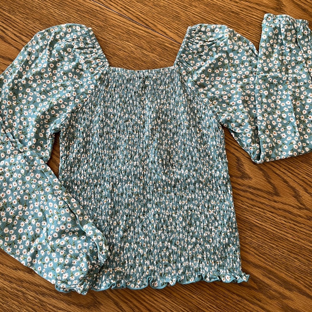 Art Class size 10-12 Floral Smocked Long Sleeve Top
